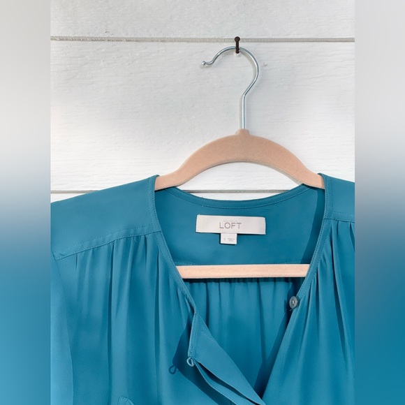 Ann Taylor LOFT Business Casual Button Down. Size Small - Picture 4 of 7